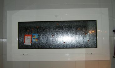 Ventana abatible cristal impreso