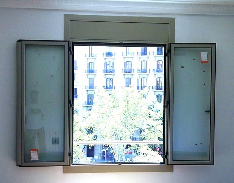 Ventana practicable de aluminio