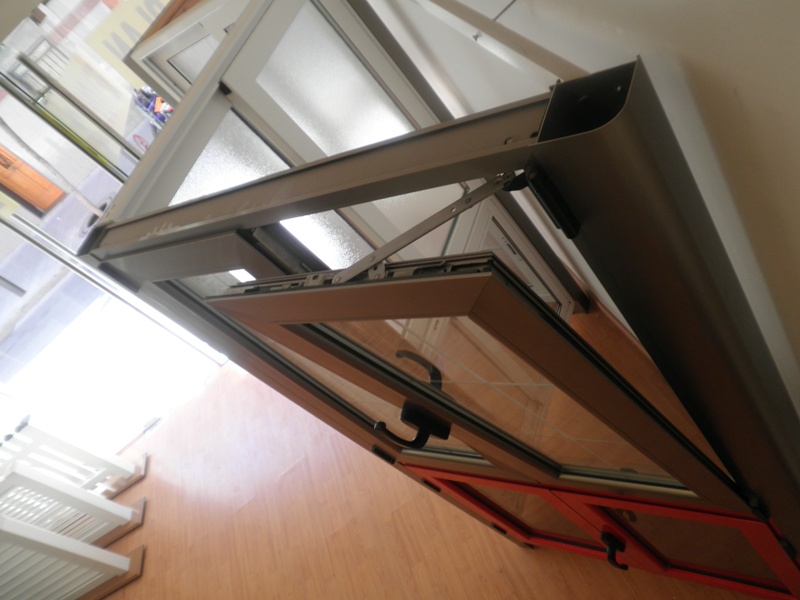 Ventana oscilobatiente de aluminio