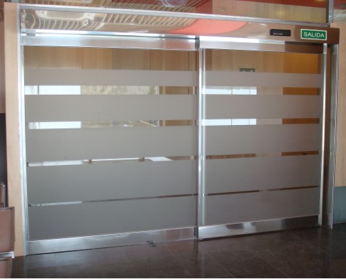 Puerta de aluminio automática
