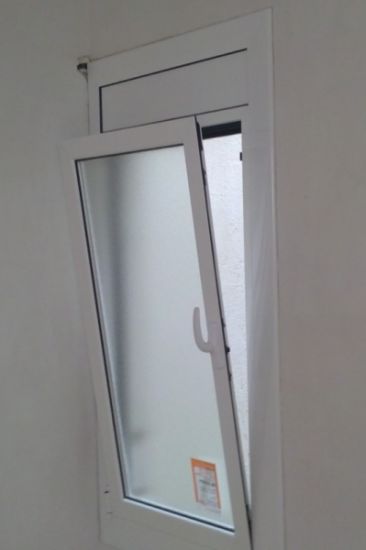 Ventana oscilobatiente 1 hoja cristal impreso